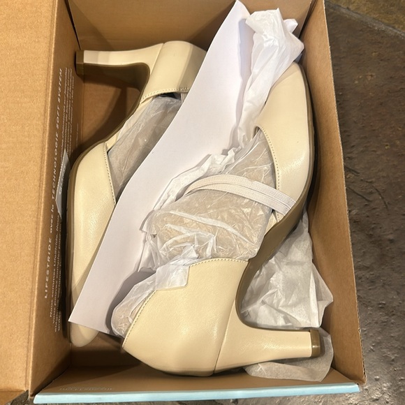 Life Stride Grace Pump - Picture 2 of 3